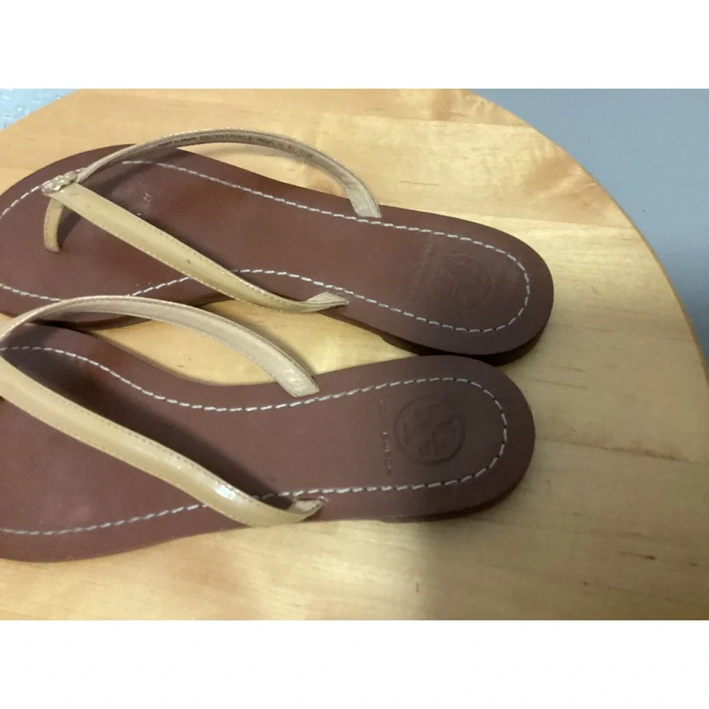 Tory Burch Leather Sandals Womens 7.5M Tan Brown Patent Leather Logo Thong